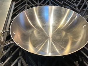 lot 169 image: All Covered Covered Deep Frying Pan
