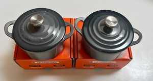 lot 172 image: Pair of Le Creuset Flint Oyster 4 Mini Cocottes - NEW