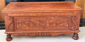 lot 180 image: Beautiful Vintage Cedar Chest