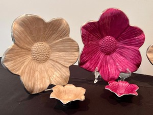 lot 182 image: Beautiful Serving Pieces by Julia Knight
