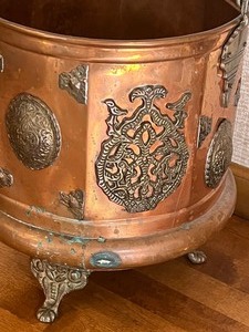 lot 190 image: Beautiful Moroccan Made Copper Bucket