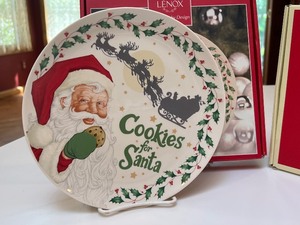lot 257 image: Spode Christas Tree Bowl and Lenox Cookies for Santa Plate