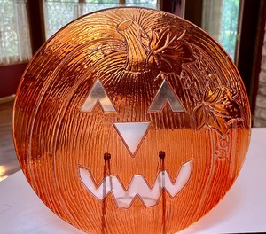 lot 256 image: L.E. Smith Glass Company Pumpkin Platter and Two Square Pumpkin Serving Platters