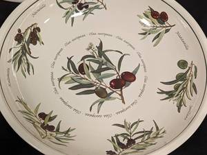 lot 324 image: Three William Sonoma Serving Bowls