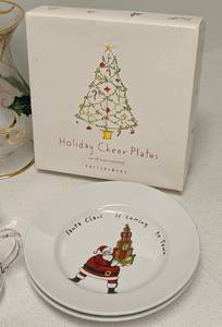 lot 325 image: Large Assortment of Christmas Servingware