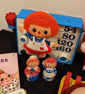 lot 335 image: Vintage Raggedy Ann and Andy Toys