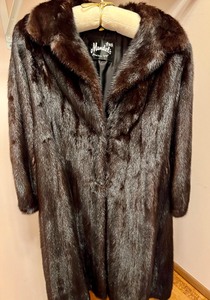lot 281 image: Gorgeous Full Length Ladies Fur Coat