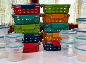lot 266 image: Variety of Food Storage Containers including ello and Snapware