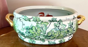 lot 268 image: Beautiful Koi Fish Motif Planter
