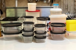 lot 265 image: Variety of Food Storage Containers