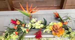 lot 428 image: Bright and Tropical Floral Swag