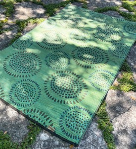 lot 429 image: Madmats Revisable Outdoor Rug made from 100% Recycled Plastic
