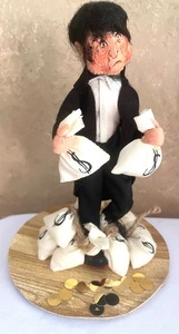 lot 435 image: Variety of Annalee Bendable Dolls