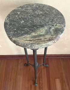 lot 437 image: Elegant Marble Topped Accent Table
