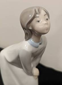 lot 343 image: Lladro Girl Kissing Porcelain Figurine