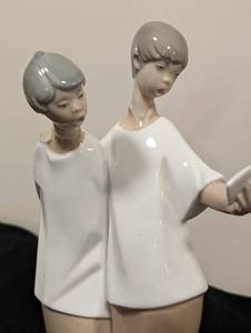 lot 346 image: Rare Early Lladro Choir Boys Porcelain Figurine