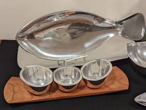 lot 371 image: Assorted Nambe Servingware and Decor