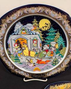 lot 374 image: Three Bjorn Wiinblad for Rosenthal Christmas Plates