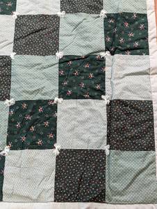 lot 386 image: Vintage Blue Quilt
