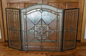 lot 220 image: Gorgeous Leaded Glass Fireplace Screen