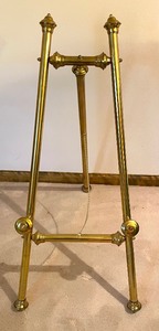 lot 483 image: Beautiful Brass Art Stand