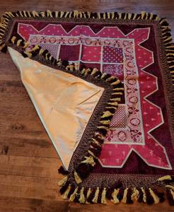 lot 450 image: Gorgeous Decorative Textile