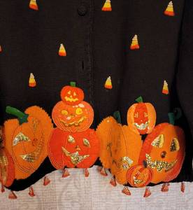 lot 452 image: Fun Michael Simon Halloween Sweater