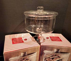 lot 457 image: Crystal and Classic Candy Jar Collection