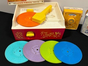 lot 463 image: Vintage Fisher Price Musical Toys