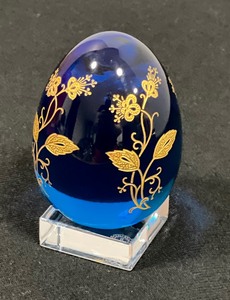 lot 319 image: Baccarat Blue Crystal Egg