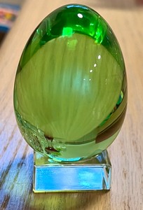 lot 319B image: Beautiful Green Baccarat Green Collectible Egg