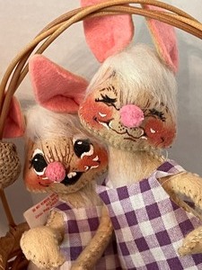 lot 493 image: Annalee Easter Rabbit Figurines