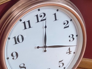 lot 414 image: Large Decorative Wallclock by Frontgate