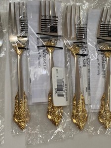 lot 10 image: New Wallace Grand Baroque Sterling Flatware