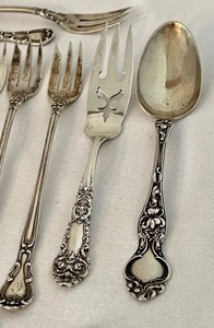 lot 499 image: Variety of Sterling Silver Flatware Pieces