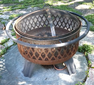 lot 509 image: Fantastic Fire Pit with Cover