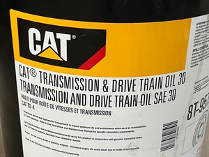 lot 65 image: Full 5-Gallon Pale Of CAT BT-9572 Transmission & Drive Train Oil SAE30