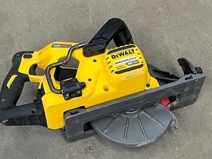 lot 16 image: DeWalt FlexVolt 60Volt Max Cordless 7.25 Worm-Drive Type Saw -- Like New
