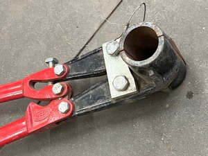 lot 38 image: Heavy Duty Reed 1.5 Pipe Clamp Tool
