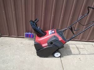 Toro 2 cycle 19 snow thrower. Briggs engine. Tested & works. As shown.
