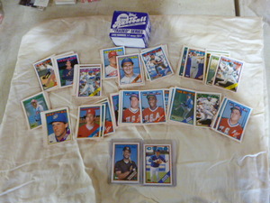 lot 104 image: 1988 Topps Traded Series Baseball 132 Card Set
