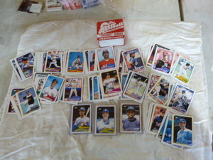 lot 105 image: 1989 Topps Traded Series Baseball 132 Card Set