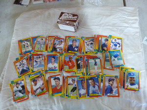 lot 106 image: 1990 Topps Traded Series 132 Card Set