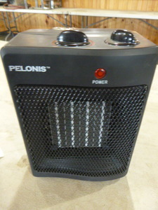 lot 24 image: Pelonis Portable Ceramic Heater