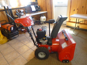 lot 1 image: Snapper M1228 Snow Blower