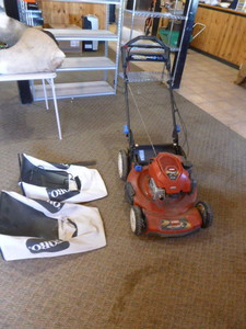 lot 3 image: Toro Recycler Smart Stow Push Lawn Mower