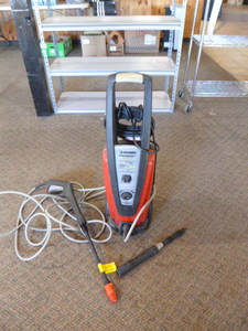 lot 7 image: Husky Powerwasher