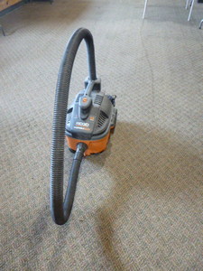 lot 9 image: Ridgid Portable Vac