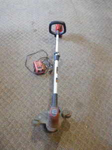 lot 10 image: Toro Weed Trimmer