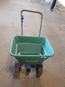 lot 11 image: Green Thumb Spreader